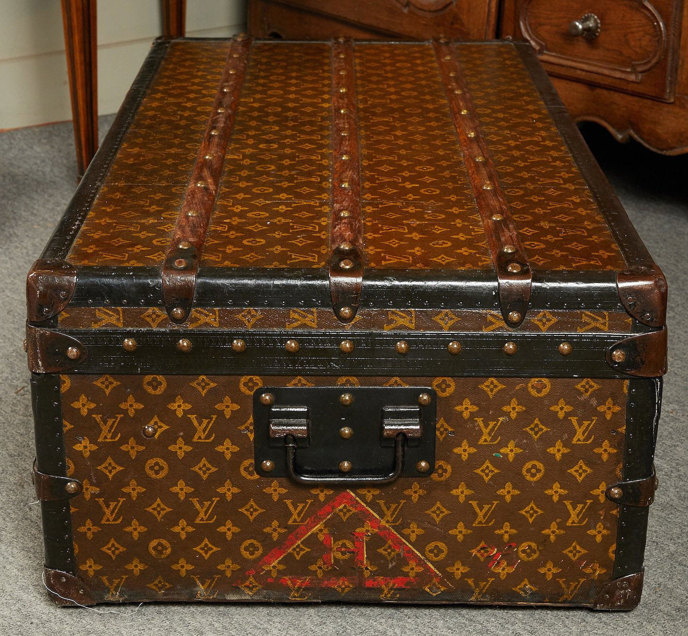 Toronto man finds 120-year-old vintage Louis Vuitton trunk in